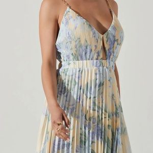 ASTR Loralee Pleated Floral MIDI Dress